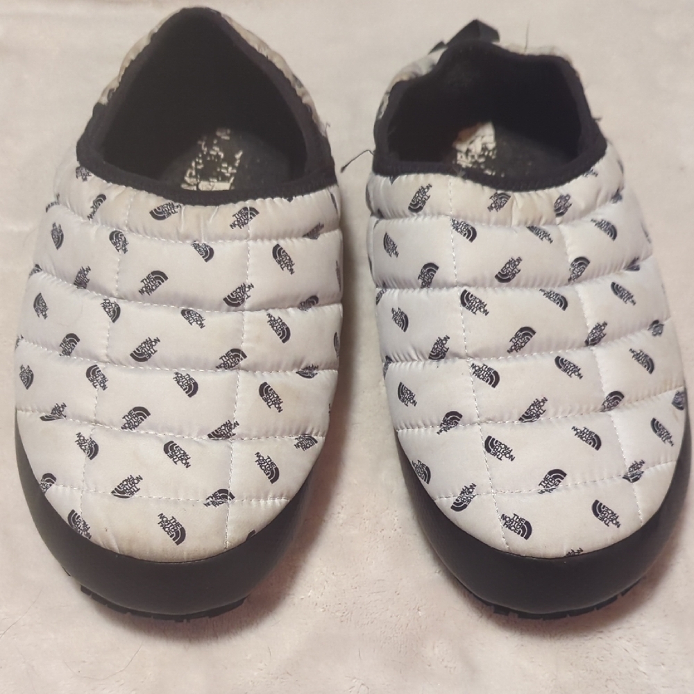 The North Face Women's Quilted Slippers - White and Black